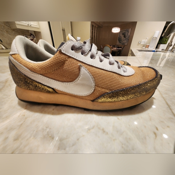 Nike Shoes - Nike Daybreak Golden Gals Twine White Women’s SZ 8.5 Waffle Sneakers DO5883-700 